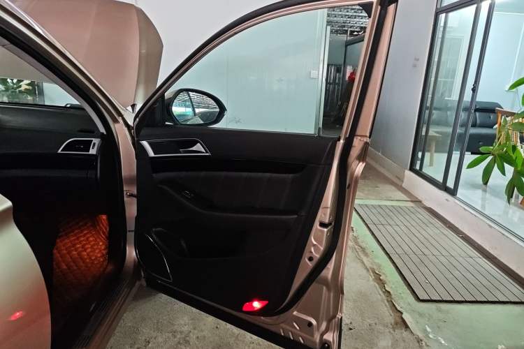 Used Leopaard CS10 2017 2.0T Automatic Luxury Edition Interior 5