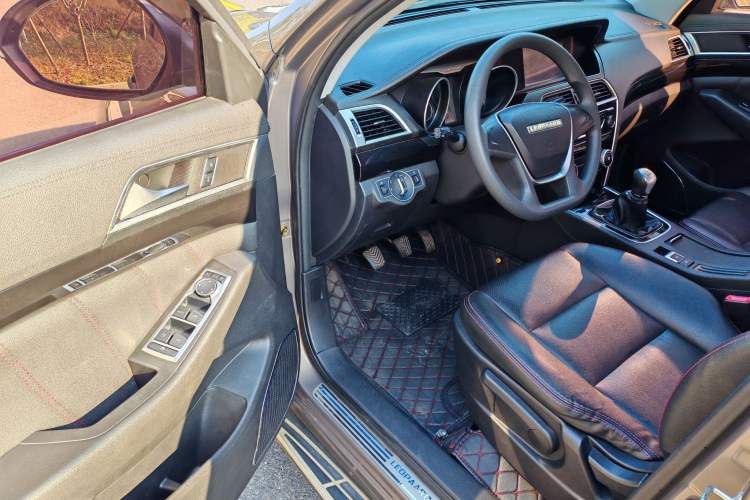 Used Leopaard CS10 2017 1.5T Manual Elite Version Interior 6