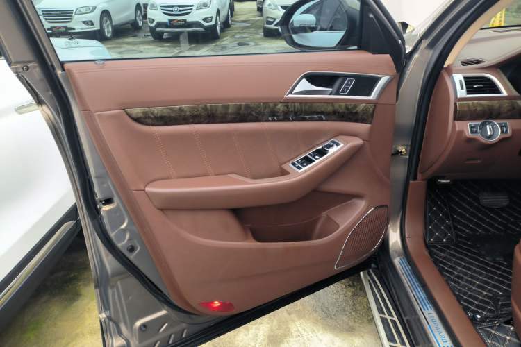 Used Leopaard CS10 2017 2.0T Automatic Urban Version Interior 7