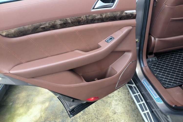 Used Leopaard CS10 2017 2.0T Automatic Urban Version Interior 8