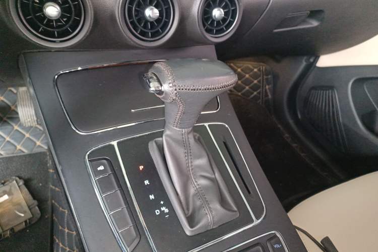 Used Leopaard CS10 2019 2.0T Automatic Drive Yue Edition Gear Lever