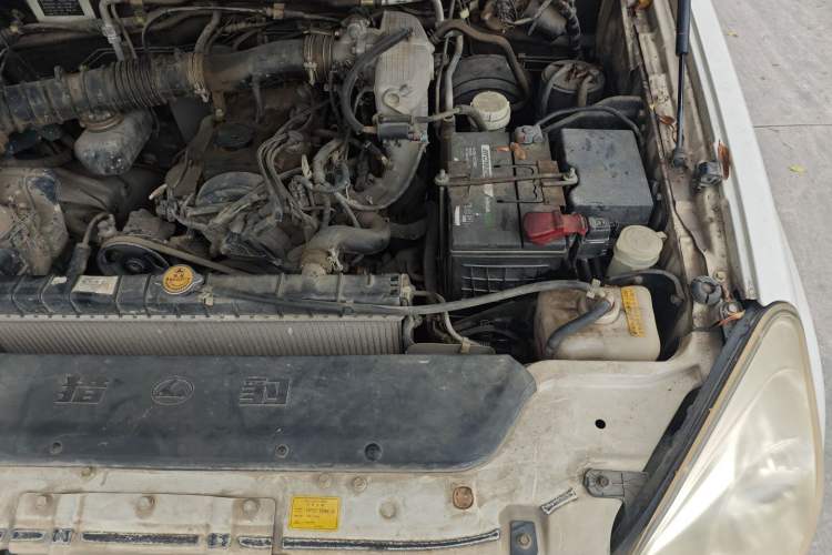 Used Leopaard CS6 2011 2.4L 4x4 Gasoline Luxury Version Engine Bay Left