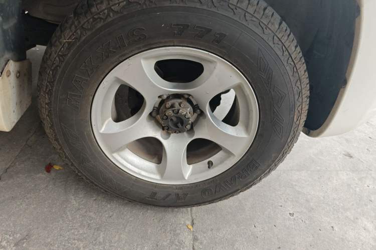 Used Leopaard CS6 2011 2.4L 4x4 Gasoline Luxury Version Right Front Wheel Hub