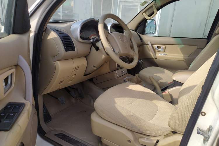 Used Leopaard CS6 2014 2.4L Two-Wheel Drive Comfort Version Interior 3