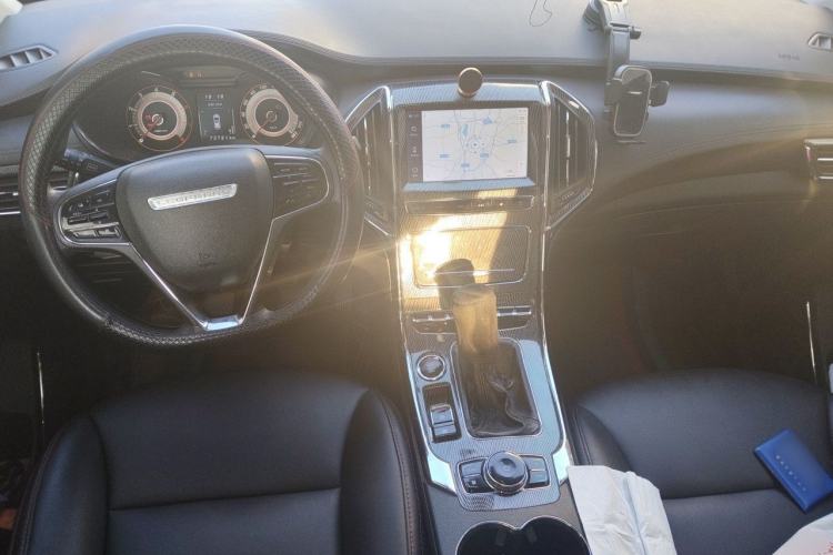 Used Leopaard CS9 2017 1.5L Manual Fashion Model Center Console