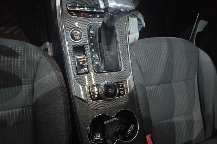 Used Leopaard CS9 2017 1.5L CVT Fashion Edition Gear Lever