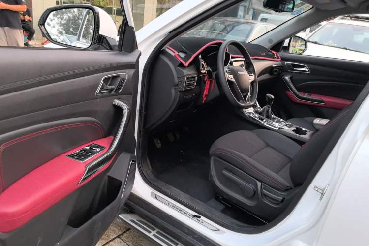 Used Leopaard CS9 2017 1.5L Manual Fashion Model Interior 2
