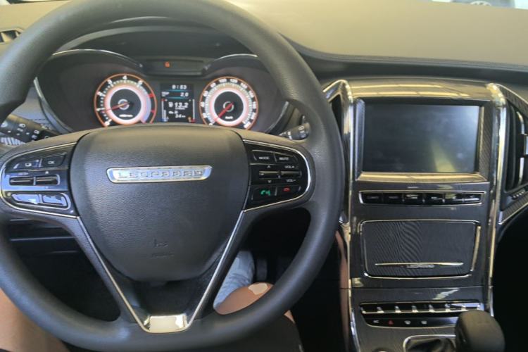 Used Leopaard CS9 2017 1.5L Manual Fashion Model Center Console