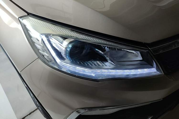 Used Leopaard CS9 2017 1.5L CVT Comfort Model Right Front Headlight