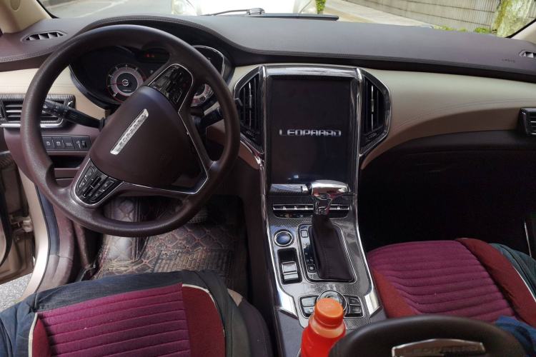 Used Leopaard CS9 2018 1.5T CVT Jingrui Model Center Console