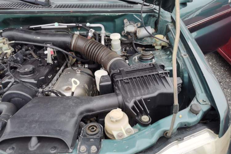 Used Leopaard Feiting 2008 2.0L Manual Two-Wheel Drive Engine Bay Left