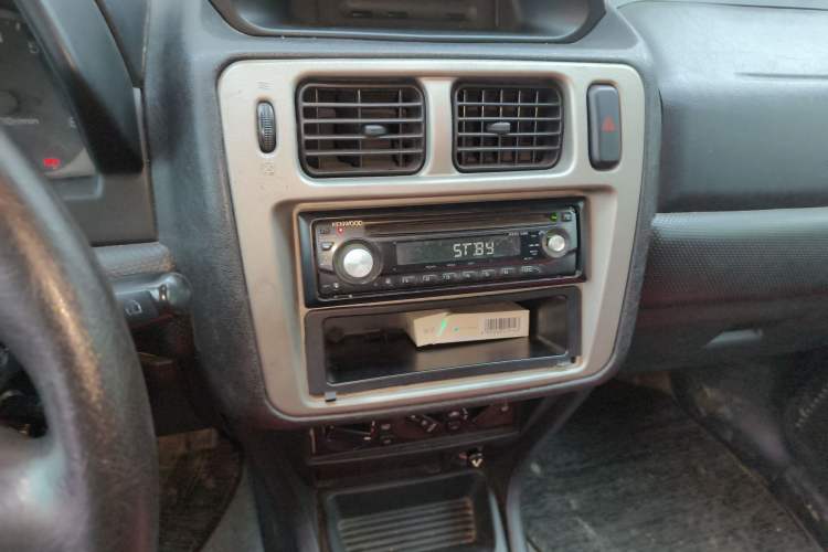 Used Leopaard Feiting 2009 2.0L 4x4 Luxury Edition Audio And AC Panel