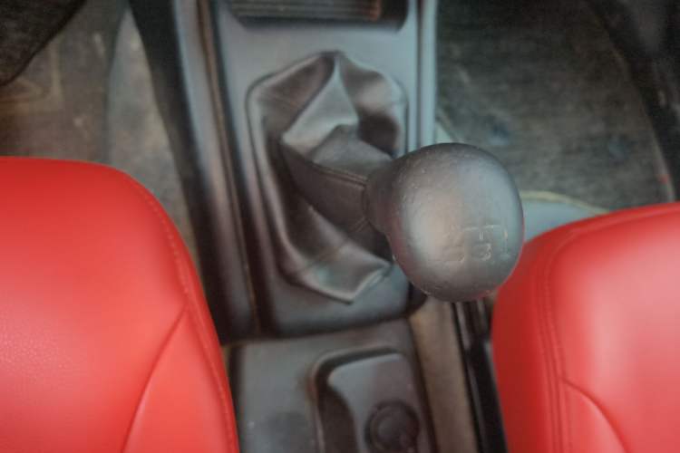 Used Leopaard Feiting 2009 2.0L 4x4 Luxury Edition Gear Lever