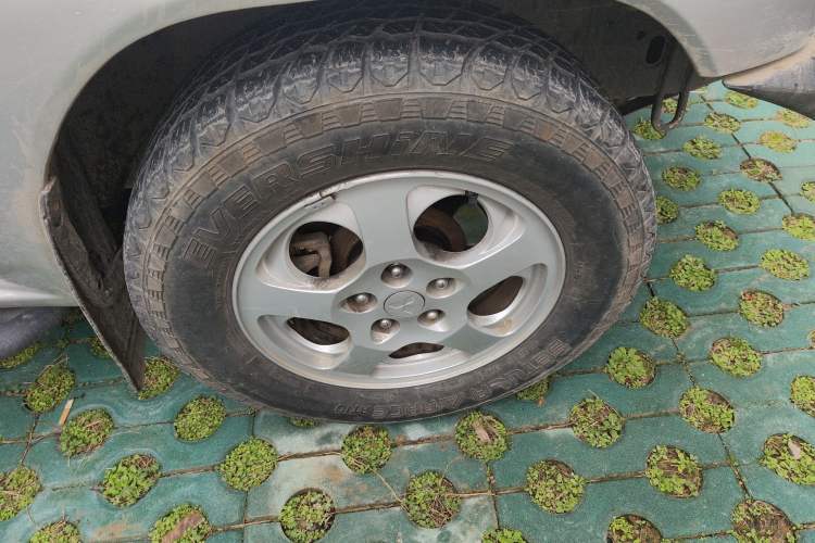 Used Leopaard Feiting 2009 2.0L 4x4 Luxury Edition Right Front Wheel Hub