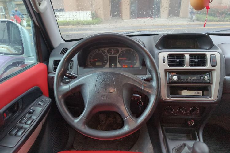 Used Leopaard Feiting 2009 2.0L 4x4 Luxury Edition Steering Wheel