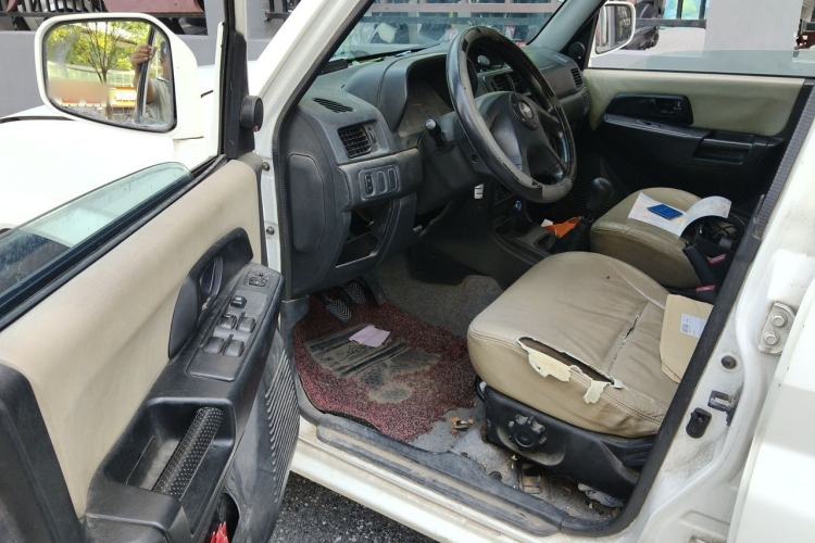 Used Leopaard Feiting 2009 2.0L 4x4 Standard Edition Driver Seat
