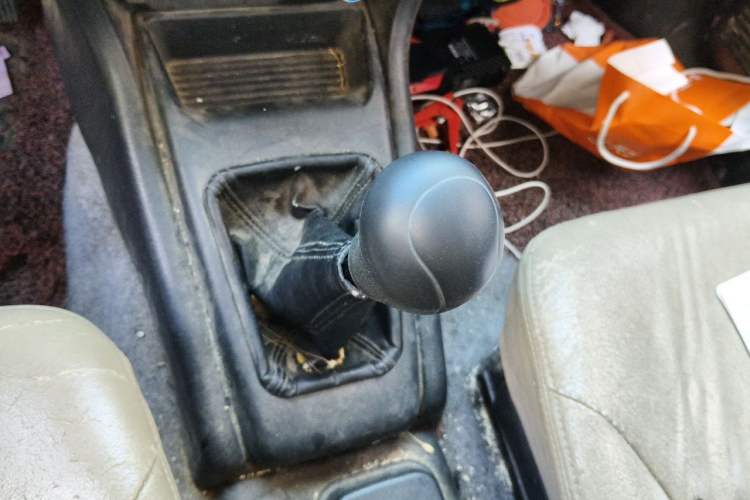 Used Leopaard Feiting 2009 2.0L 4x4 Standard Edition Gear Lever