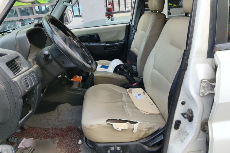 Used Leopaard Feiting 2009 2.0L 4x4 Standard Edition Left Front Seat