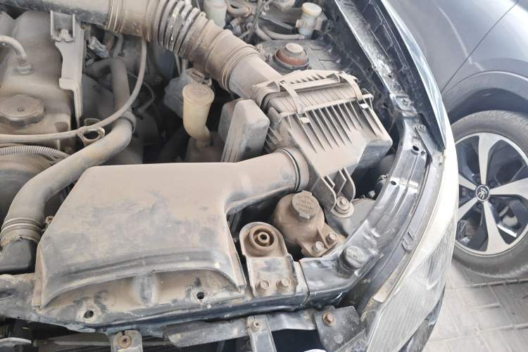 Used Leopaard Feiting 2010 Fashion Edition 1.5L Two-Wheel Drive Comfort Version Engine Bay Left
