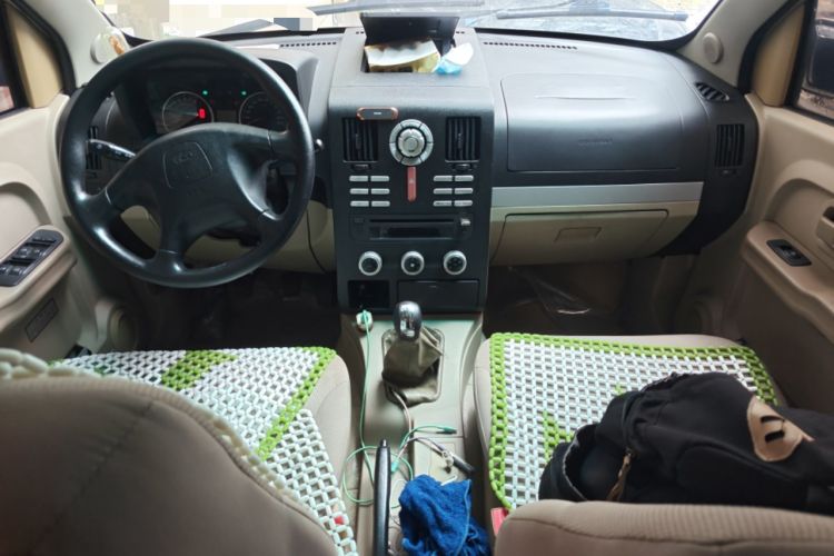 Used Leopaard Feiting 2010 Fashion Edition 1.5L Two-Wheel Drive Comfort Version Center Console
