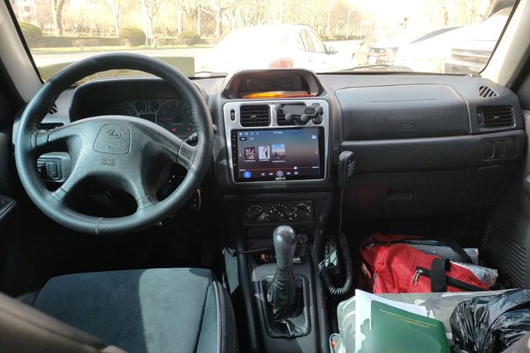 Used Leopaard Feiting 2013 Classic Edition 2.0L Four-Wheel Drive Standard Model Center Console