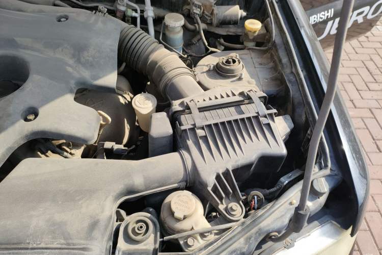 Used Leopaard Feiting 2013 Classic Edition 2.0L Four-Wheel Drive Standard Model Engine Bay Left