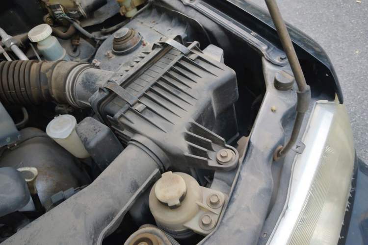 Used Leopaard Feiting 2013 Classic Edition 2.0L Two-Wheel Drive Standard Model Engine Bay Left
