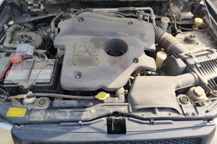 Used Leopaard Feiting 2013 Classic Edition 2.0L Four-Wheel Drive Standard Model Engine Bay