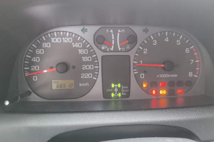 Used Leopaard Feiting 2013 Classic Edition 2.0L Two-Wheel Drive Standard Model Instrument Cluster
