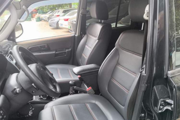 Used Leopaard Feiting 2013 Classic Edition 2.0L Two-Wheel Drive Standard Model Left Front Seat
