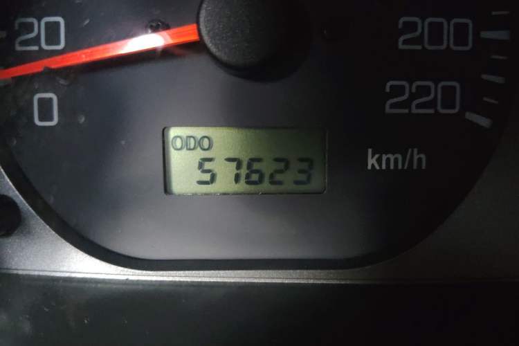 Used Leopaard Feiting 2013 Classic Edition 2.0L Two-Wheel Drive Standard Model Odometer Close Up