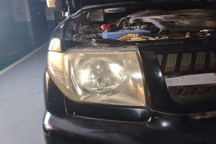 Used Leopaard Feiting 2013 Classic Edition 2.0L Two-Wheel Drive Standard Model Right Front Headlight