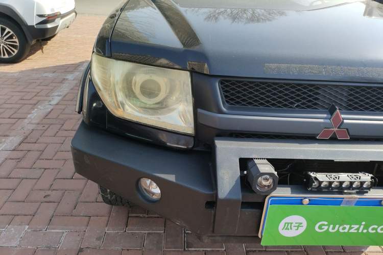 Used Leopaard Feiting 2013 Classic Edition 2.0L Four-Wheel Drive Standard Model Right Front Headlight