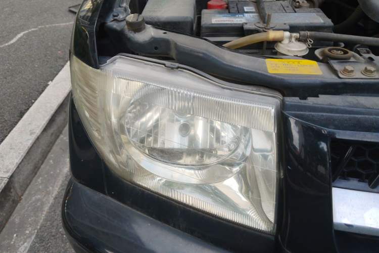 Used Leopaard Feiting 2013 Classic Edition 2.0L Two-Wheel Drive Standard Model Right Front Headlight