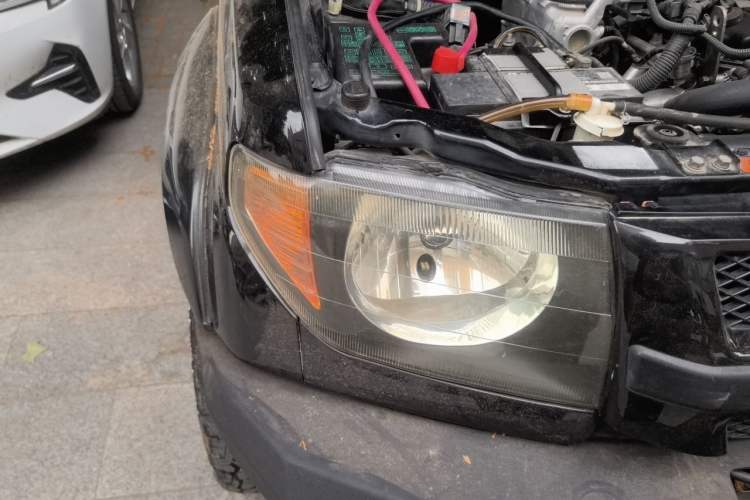 Used Leopaard Feiting 2013 Classic Edition 2.0L Two-Wheel Drive Standard Model Right Front Headlight