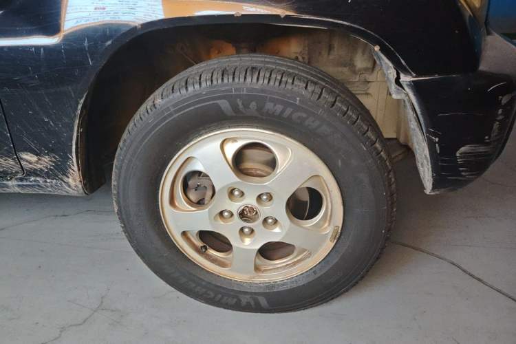 Used Leopaard Feiting 2013 Classic Edition 2.0L Two-Wheel Drive Standard Model Right Front Wheel Hub