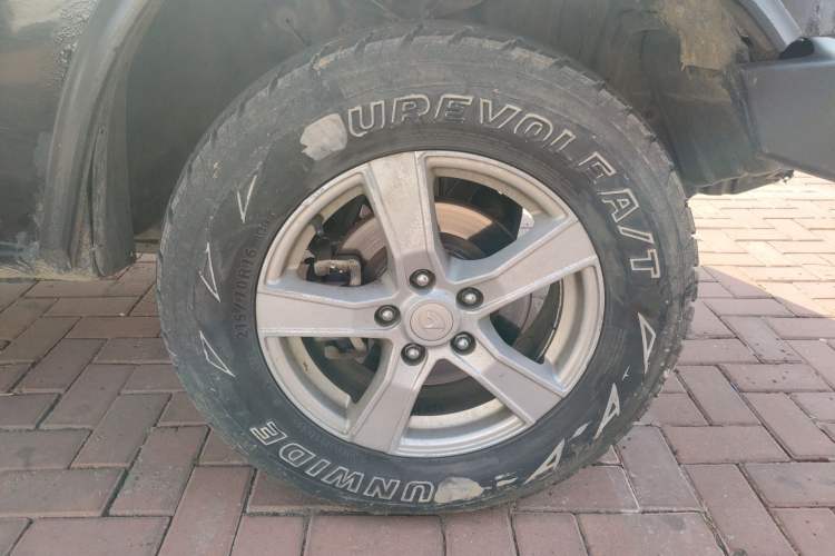 Used Leopaard Feiting 2013 Classic Edition 2.0L Four-Wheel Drive Standard Model Right Front Wheel Hub
