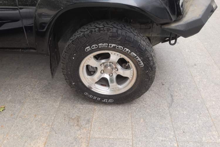 Used Leopaard Feiting 2013 Classic Edition 2.0L Two-Wheel Drive Standard Model Right Front Wheel Hub