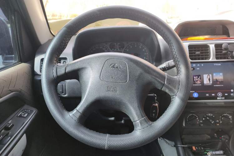Used Leopaard Feiting 2013 Classic Edition 2.0L Four-Wheel Drive Standard Model Steering Wheel