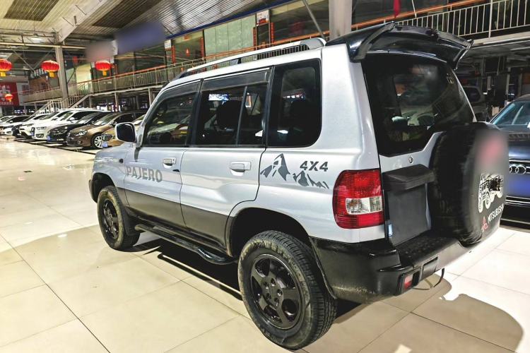 Used Leopaard Feiting 2013 Classic Edition 2.0L Two-Wheel Drive Standard Model Exterior 3