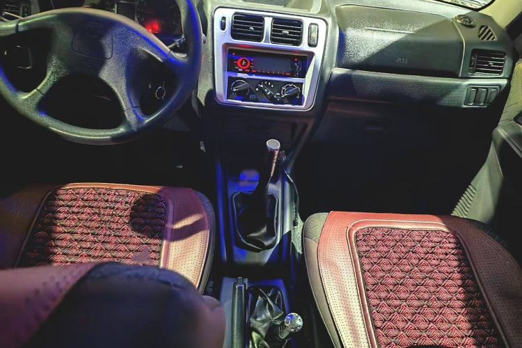 Used Leopaard Feiting 2013 Classic Edition 2.0L Two-Wheel Drive Standard Model Interior 1