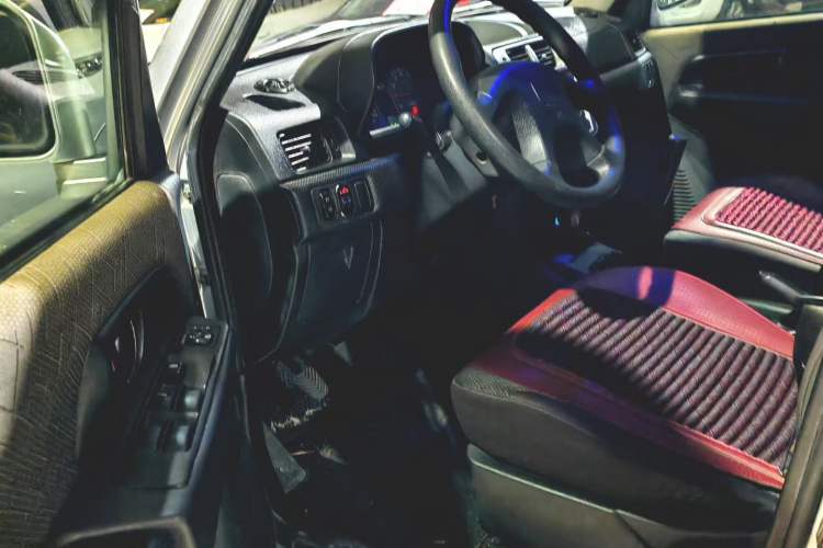Used Leopaard Feiting 2013 Classic Edition 2.0L Two-Wheel Drive Standard Model Interior 2