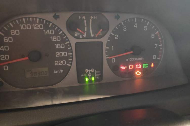 Used Leopaard Feiting 2013 Classic Edition 2.0L Two-Wheel Drive Standard Model Odometer Close Up