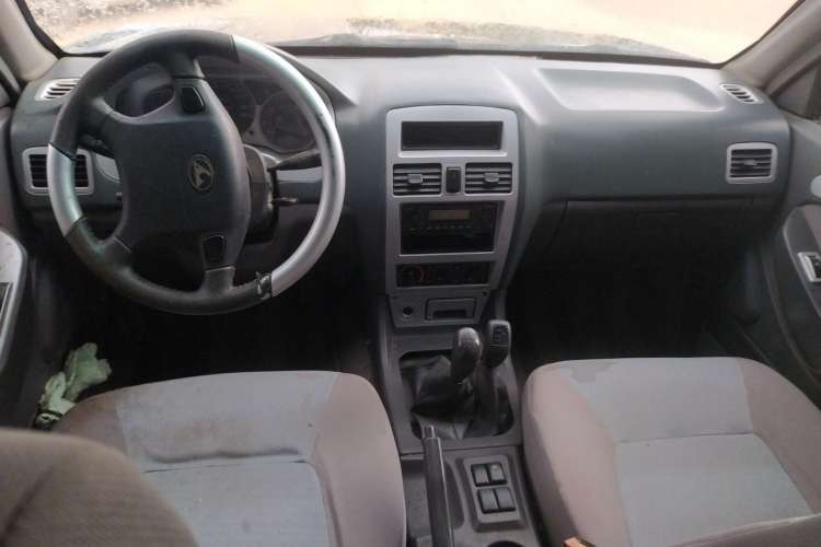 Used Leopaard Feiyang 2010 2.2L - YZK1022EAS Center Console
