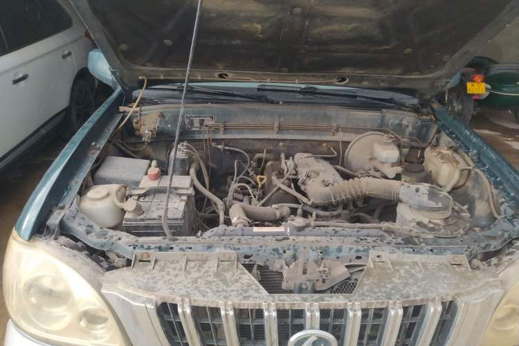Used Leopaard Feiyang 2010 2.2L - YZK1022EAS Engine Bay Right