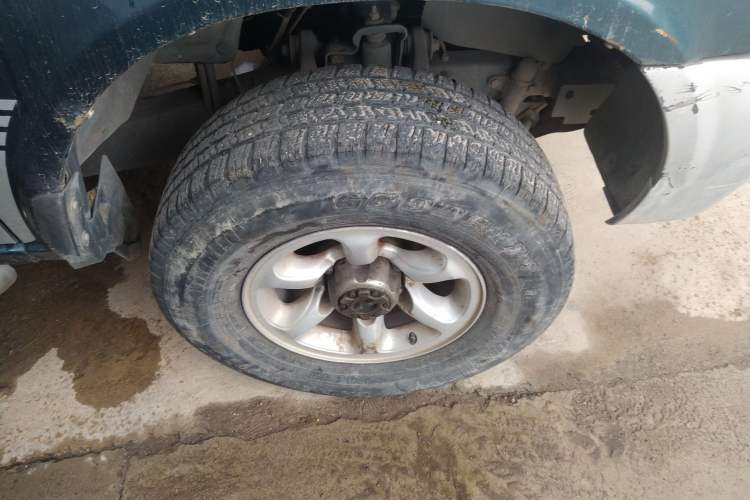 Used Leopaard Feiyang 2010 2.2L - YZK1022EAS Right Front Wheel Hub