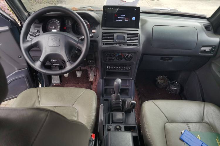 Used Leopaard Heijingang 2009 2.4L Manual Transmission 4x4 China Stage III Center Console