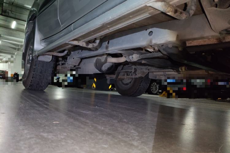 Used Leopaard Heijingang 2009 2.5T Diesel Two-Wheel Drive Chassis Front Right
