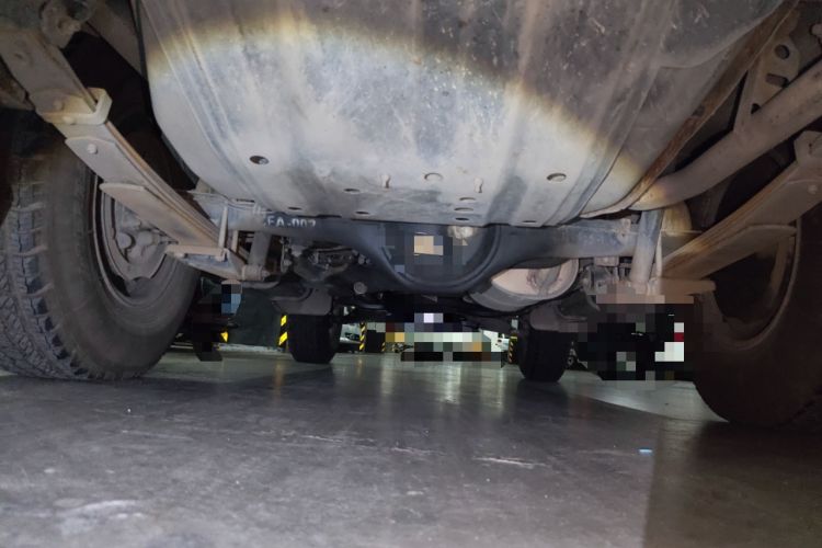 Used Leopaard Heijingang 2009 2.5T Diesel Two-Wheel Drive Chassis Rear