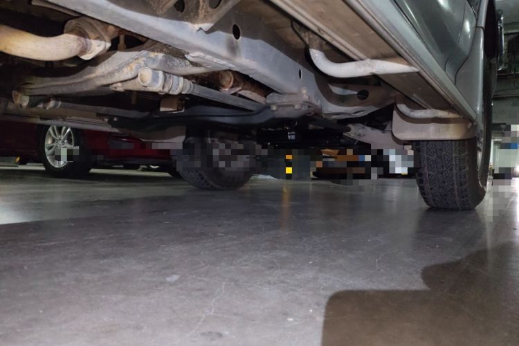 Used Leopaard Heijingang 2009 2.5T Diesel Two-Wheel Drive Chassis Rear Right